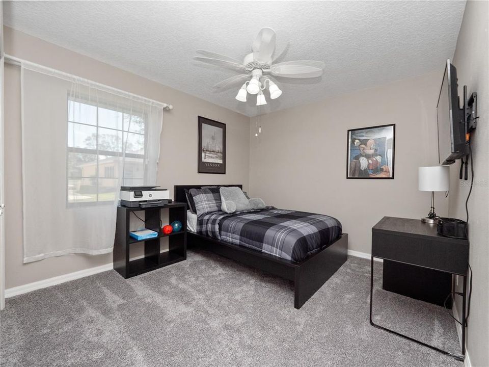 合同活跃: $320,000 (3 贝兹, 2 浴室, 2031 平方英尺)