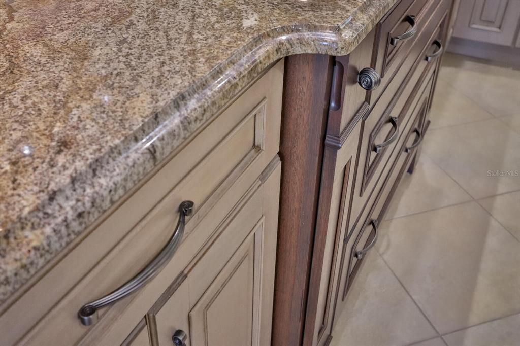 Activo con contrato: $1,699,000 (4 camas, 3 baños, 2950 Pies cuadrados)