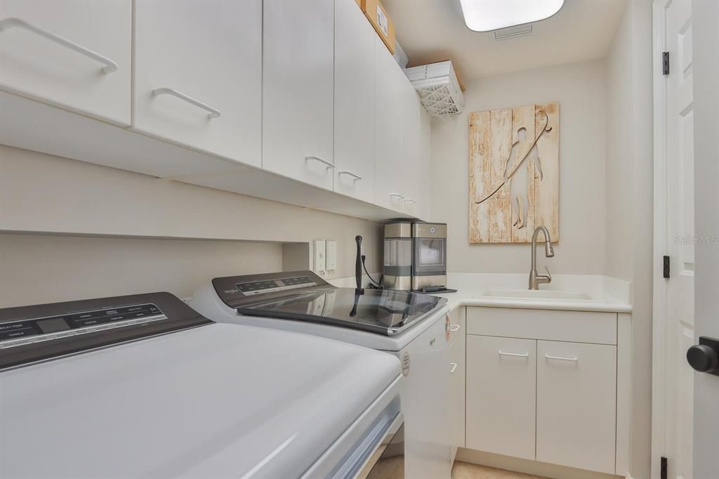 Activo con contrato: $1,699,000 (4 camas, 3 baños, 2950 Pies cuadrados)