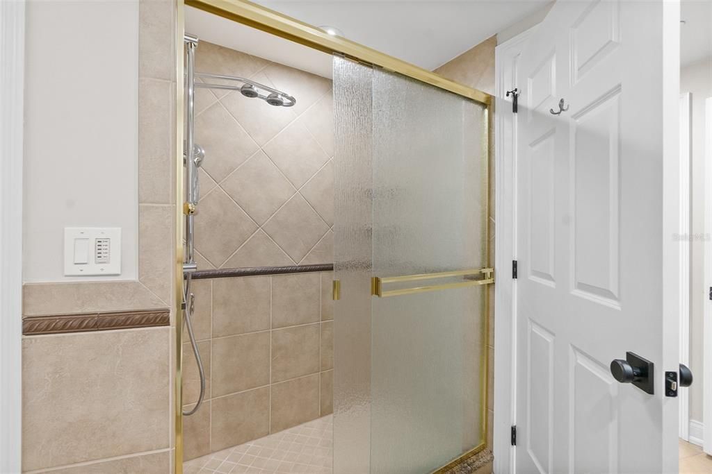 Activo con contrato: $1,699,000 (4 camas, 3 baños, 2950 Pies cuadrados)