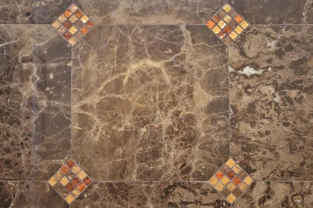 Activo con contrato: $1,699,000 (4 camas, 3 baños, 2950 Pies cuadrados)