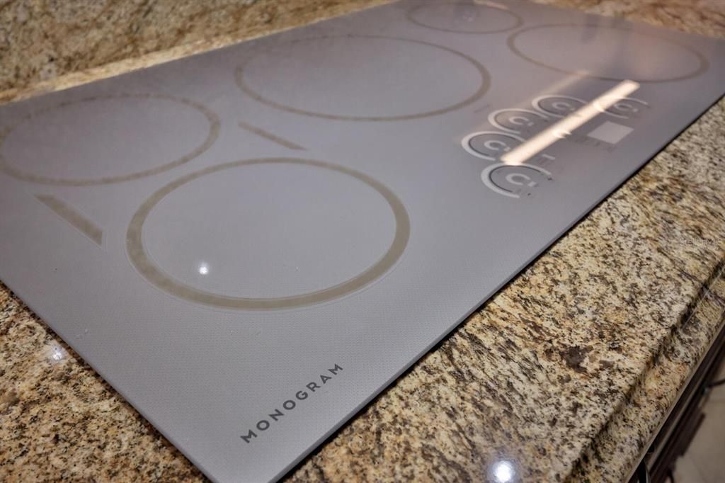 Activo con contrato: $1,699,000 (4 camas, 3 baños, 2950 Pies cuadrados)