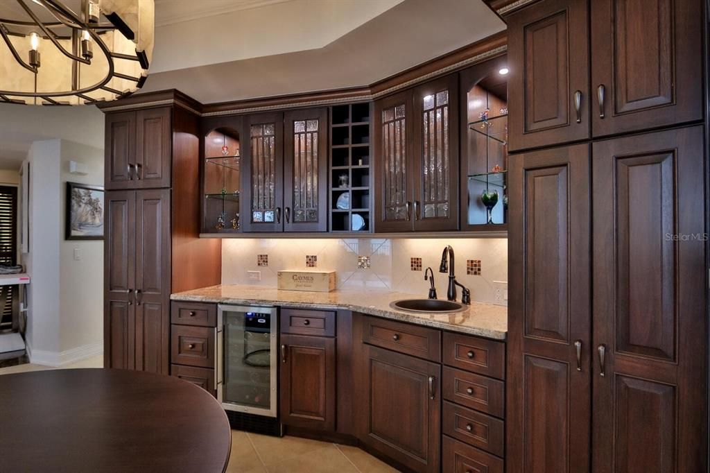 Activo con contrato: $1,699,000 (4 camas, 3 baños, 2950 Pies cuadrados)