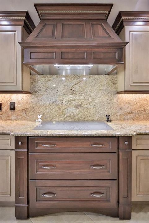 Activo con contrato: $1,699,000 (4 camas, 3 baños, 2950 Pies cuadrados)