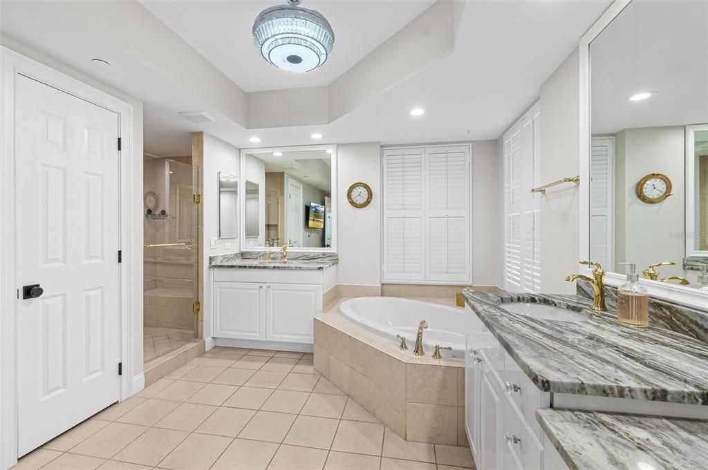 Activo con contrato: $1,699,000 (4 camas, 3 baños, 2950 Pies cuadrados)