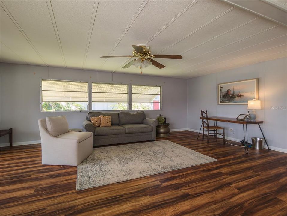 For Sale: $135,000 (2 beds, 2 baths, 1080 Square Feet)