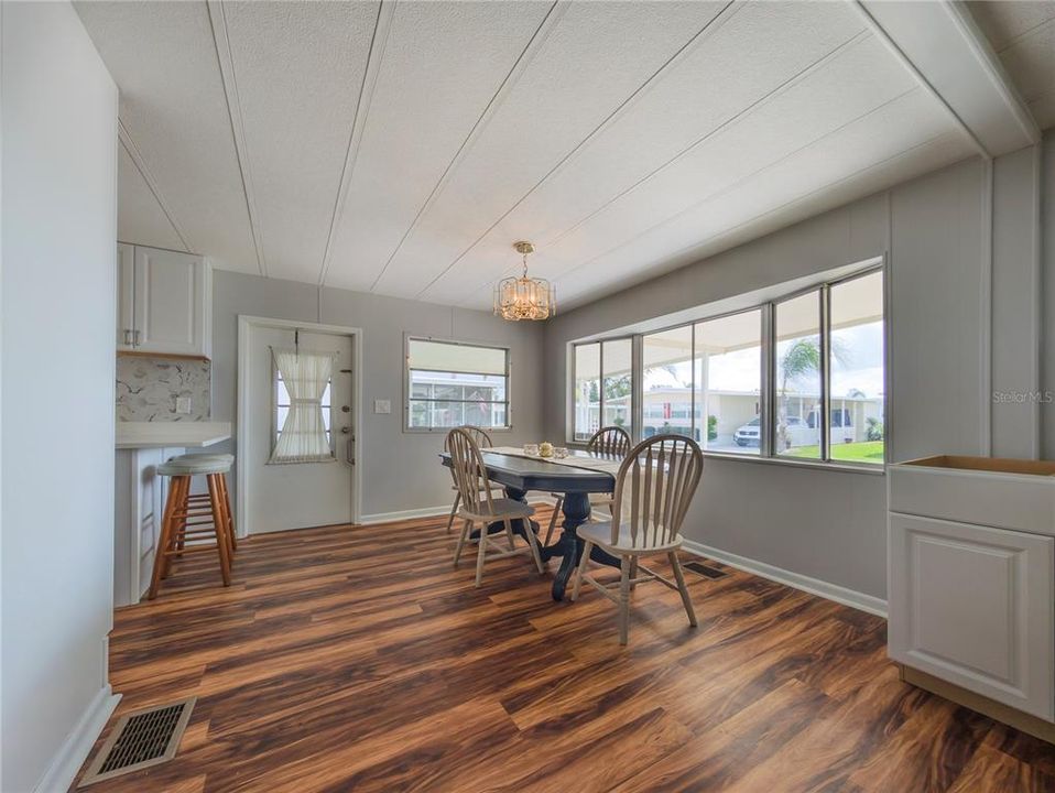 For Sale: $135,000 (2 beds, 2 baths, 1080 Square Feet)