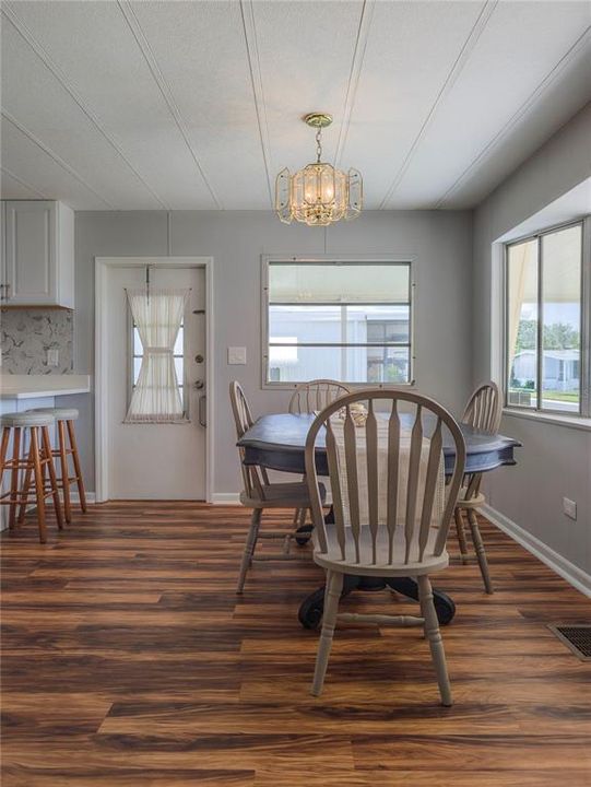 For Sale: $135,000 (2 beds, 2 baths, 1080 Square Feet)