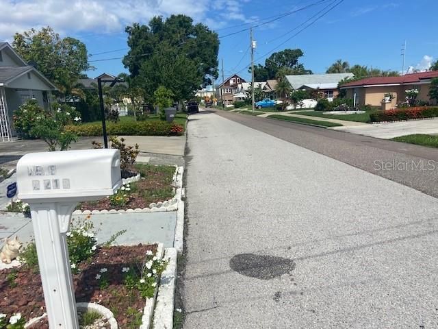 Active With Contract: $235,000 (3 beds, 2 baths, 1456 Square Feet)