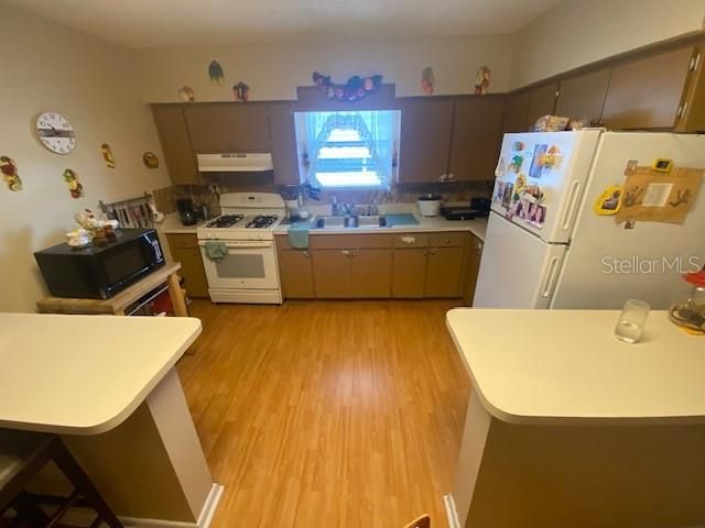 Active With Contract: $235,000 (3 beds, 2 baths, 1456 Square Feet)