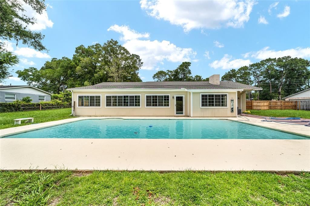 Active With Contract: $2,500 (4 beds, 3 baths, 2739 Square Feet)