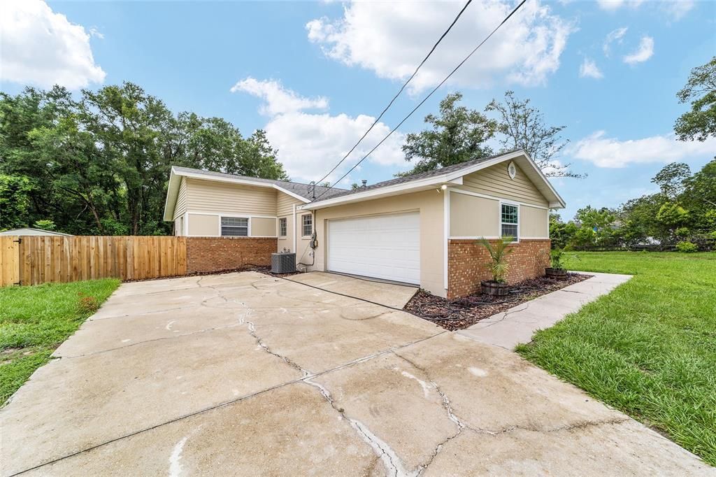 Active With Contract: $2,500 (4 beds, 3 baths, 2739 Square Feet)