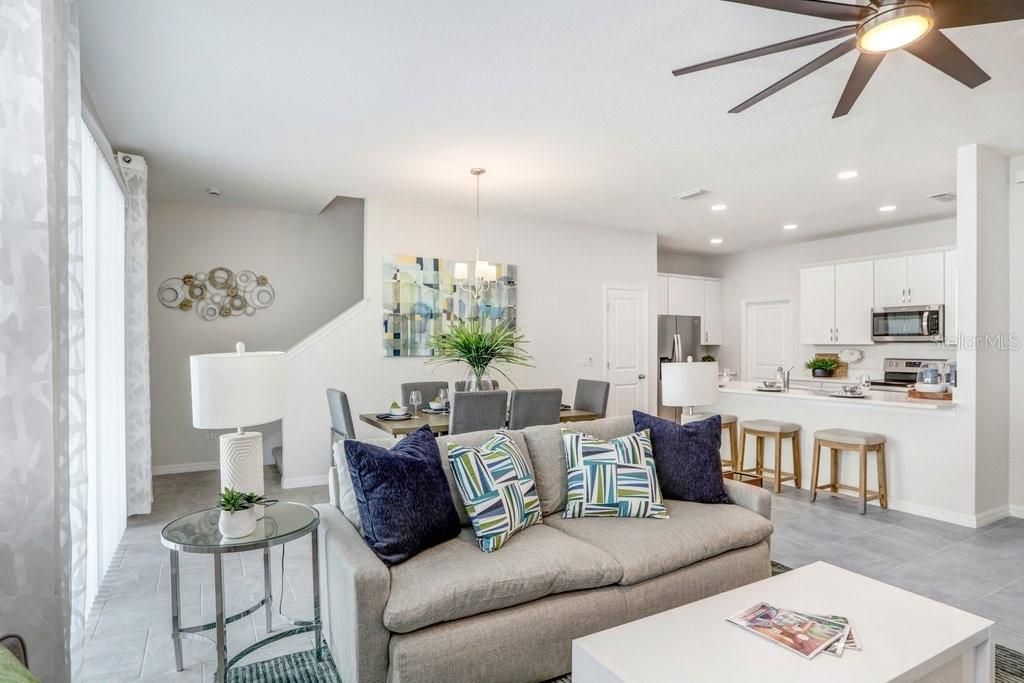 合同活跃: $362,650 (4 贝兹, 3 浴室, 2121 平方英尺)