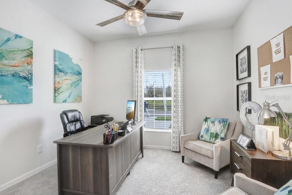 合同活跃: $362,650 (4 贝兹, 3 浴室, 2121 平方英尺)