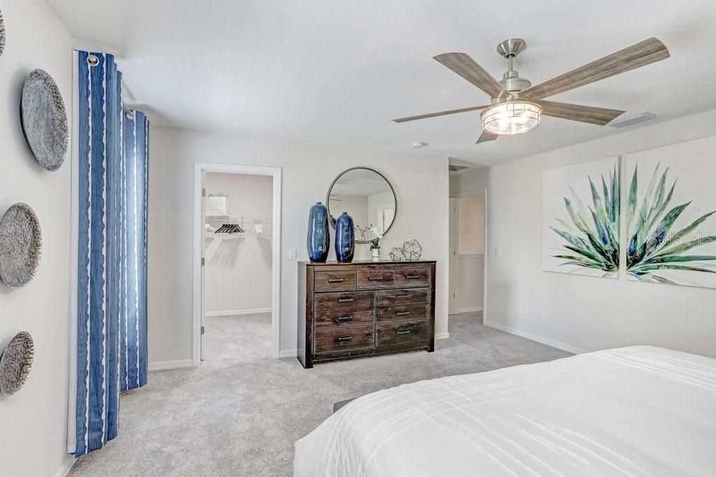 合同活跃: $362,650 (4 贝兹, 3 浴室, 2121 平方英尺)