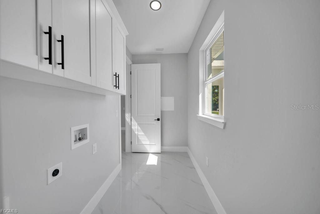 Active With Contract: $329,900 (3 beds, 2 baths, 1536 Square Feet)