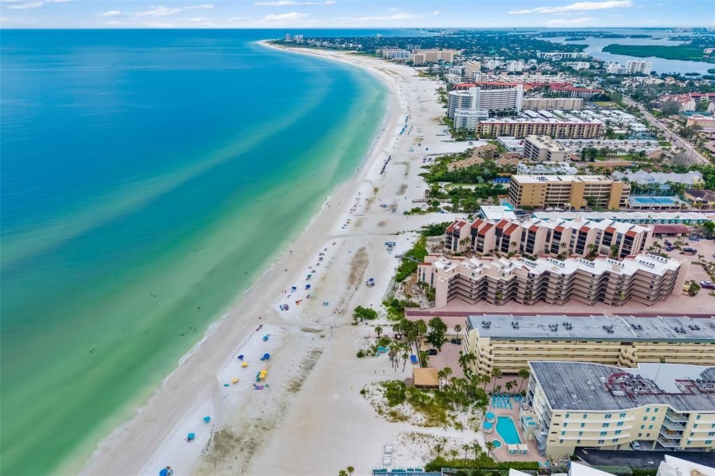 待售: $2,000,000 (3 贝兹, 2 浴室, 1883 平方英尺)