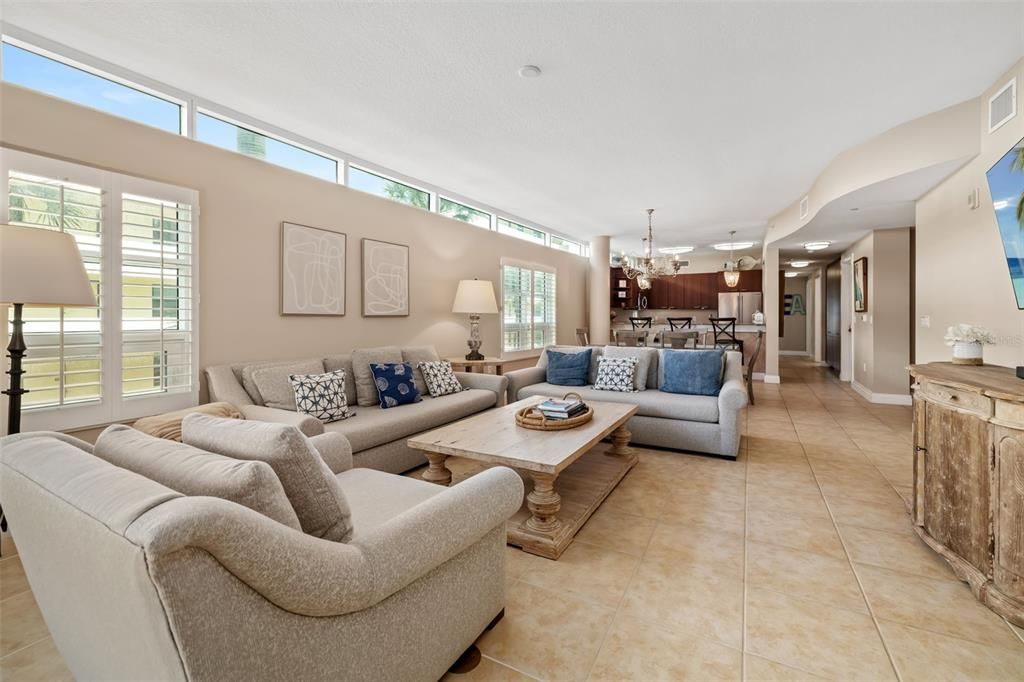 待售: $2,000,000 (3 贝兹, 2 浴室, 1883 平方英尺)