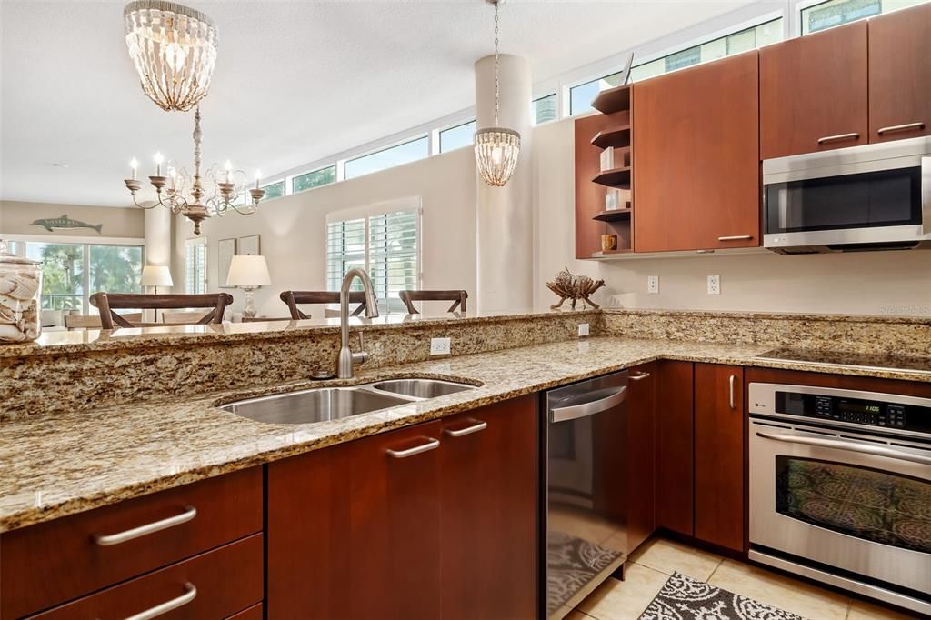 待售: $2,000,000 (3 贝兹, 2 浴室, 1883 平方英尺)