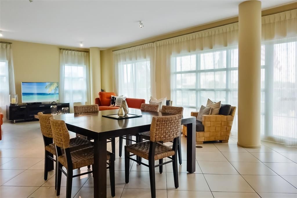 待售: $2,000,000 (3 贝兹, 2 浴室, 1883 平方英尺)