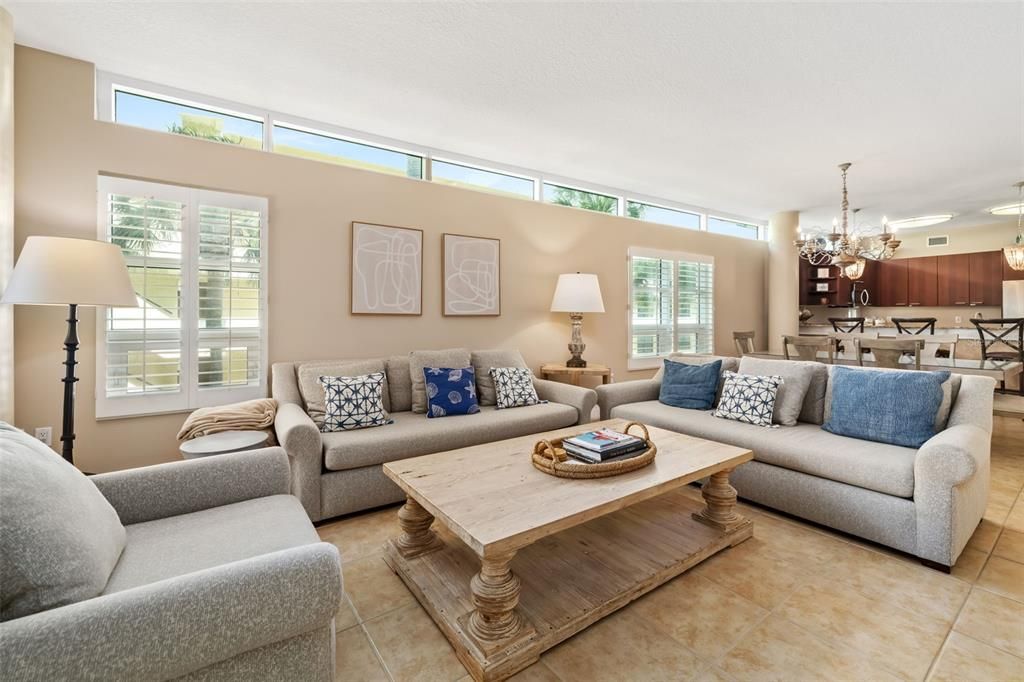 待售: $2,000,000 (3 贝兹, 2 浴室, 1883 平方英尺)