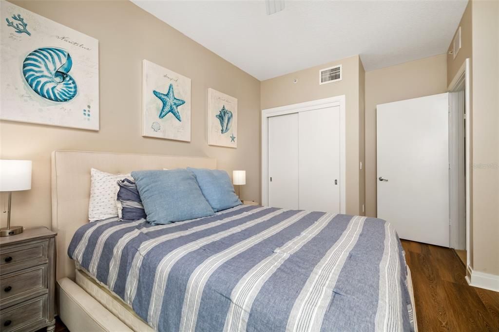 待售: $2,000,000 (3 贝兹, 2 浴室, 1883 平方英尺)