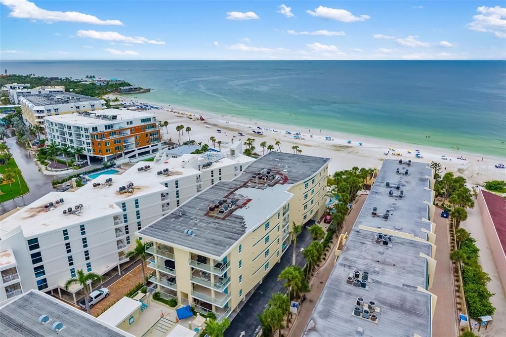 待售: $2,000,000 (3 贝兹, 2 浴室, 1883 平方英尺)