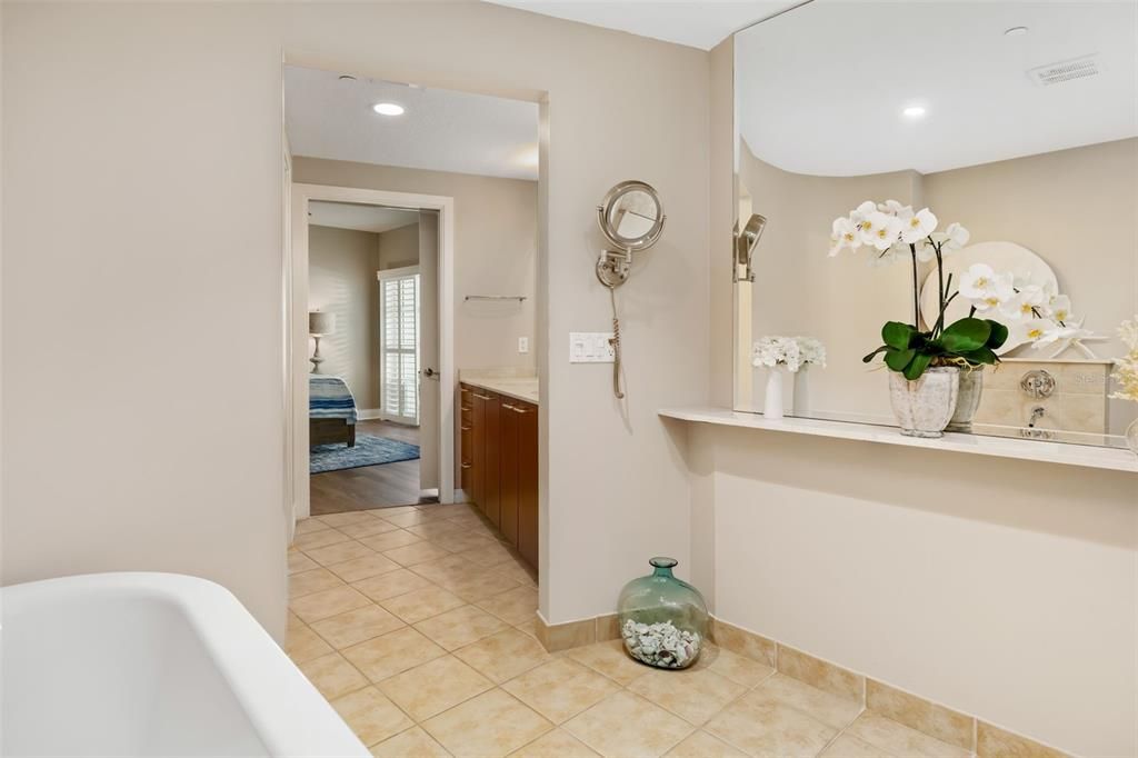 待售: $2,000,000 (3 贝兹, 2 浴室, 1883 平方英尺)