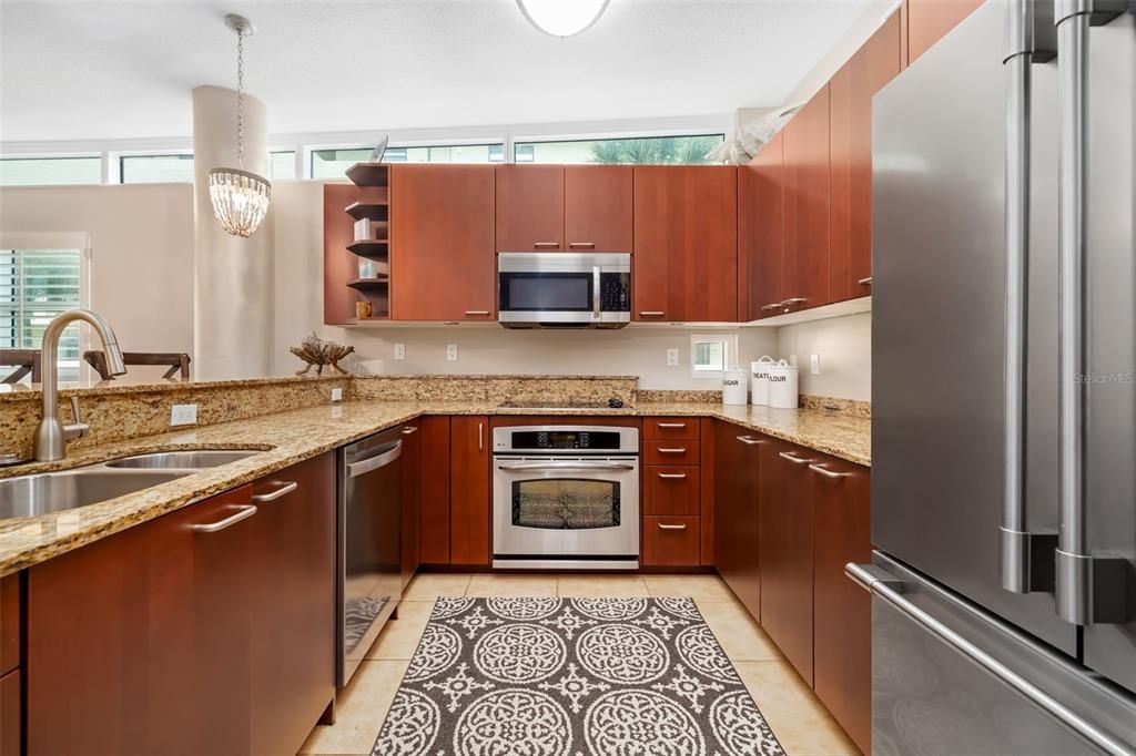 待售: $2,000,000 (3 贝兹, 2 浴室, 1883 平方英尺)