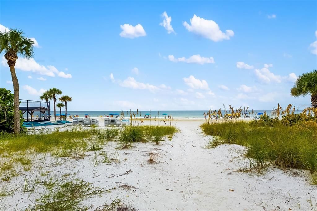 待售: $2,000,000 (3 贝兹, 2 浴室, 1883 平方英尺)