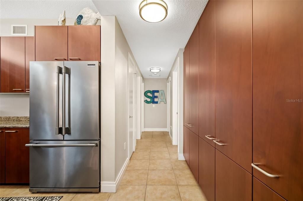 待售: $2,000,000 (3 贝兹, 2 浴室, 1883 平方英尺)