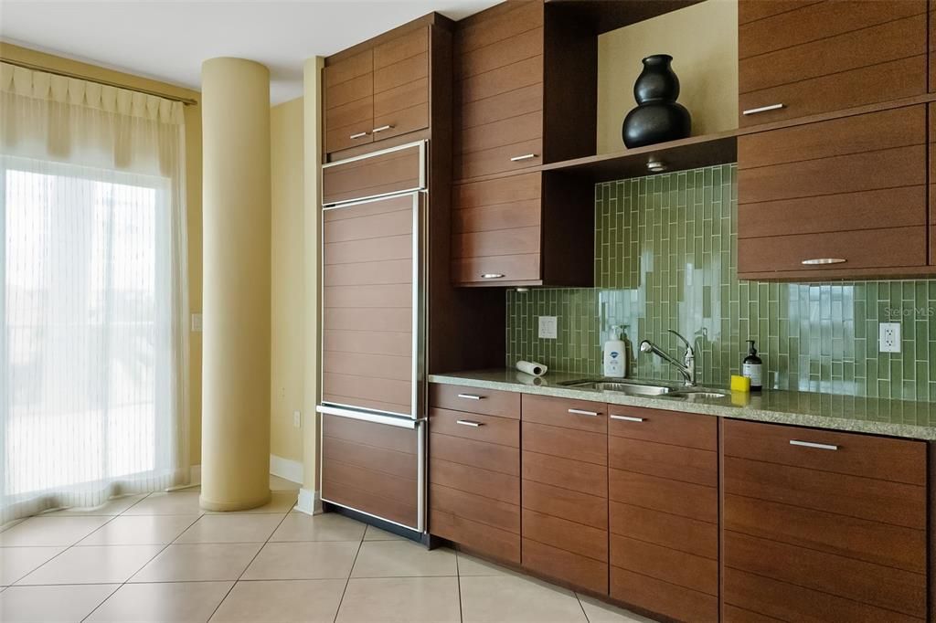 待售: $2,000,000 (3 贝兹, 2 浴室, 1883 平方英尺)