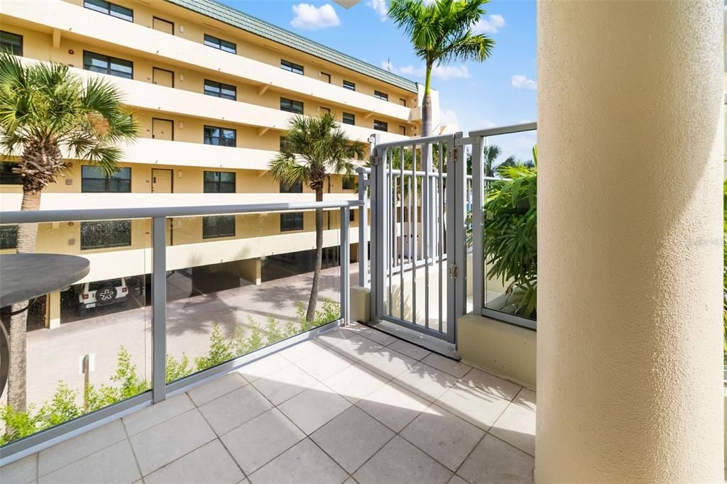 待售: $2,000,000 (3 贝兹, 2 浴室, 1883 平方英尺)