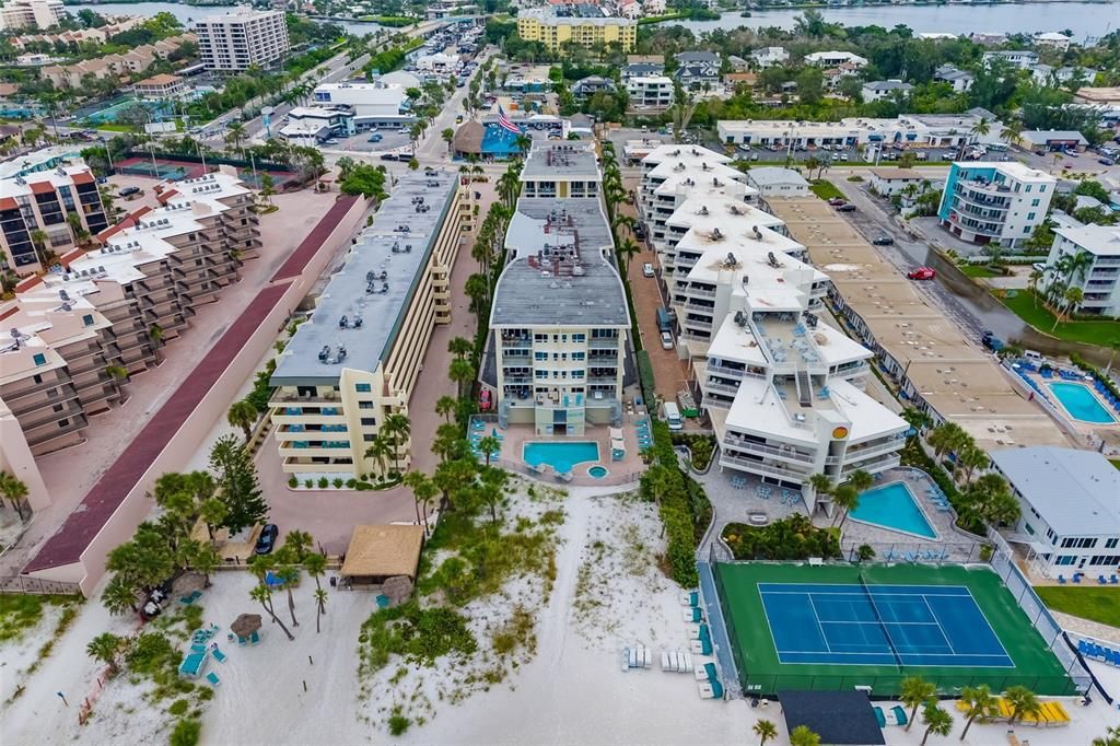 待售: $2,000,000 (3 贝兹, 2 浴室, 1883 平方英尺)