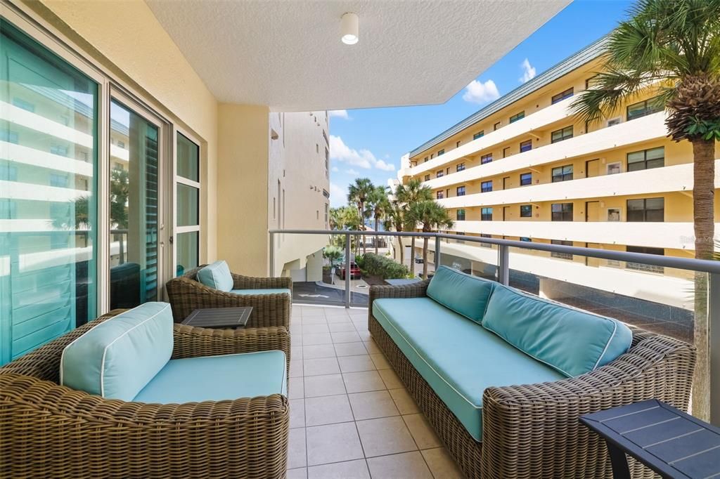 待售: $2,000,000 (3 贝兹, 2 浴室, 1883 平方英尺)