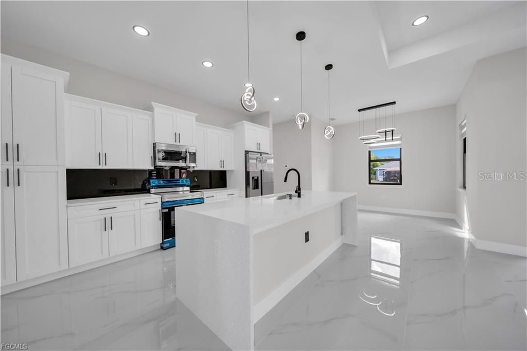 For Sale: $369,000 (3 beds, 2 baths, 1650 Square Feet)