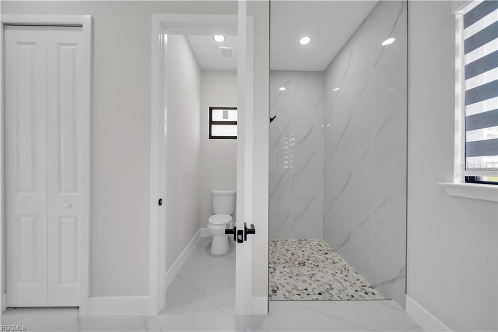 For Sale: $369,000 (3 beds, 2 baths, 1650 Square Feet)