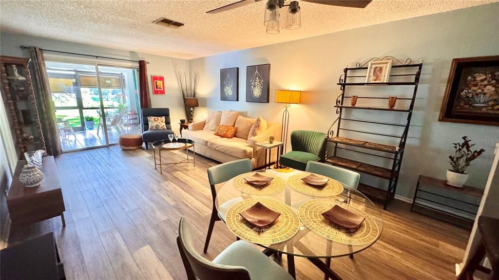 Active With Contract: $199,900 (2 beds, 2 baths, 900 Square Feet)