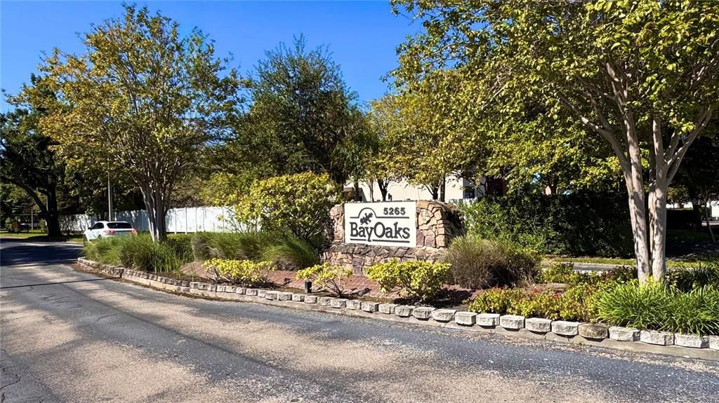 Active With Contract: $199,900 (2 beds, 2 baths, 900 Square Feet)