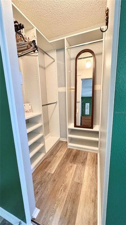 Active With Contract: $199,900 (2 beds, 2 baths, 900 Square Feet)