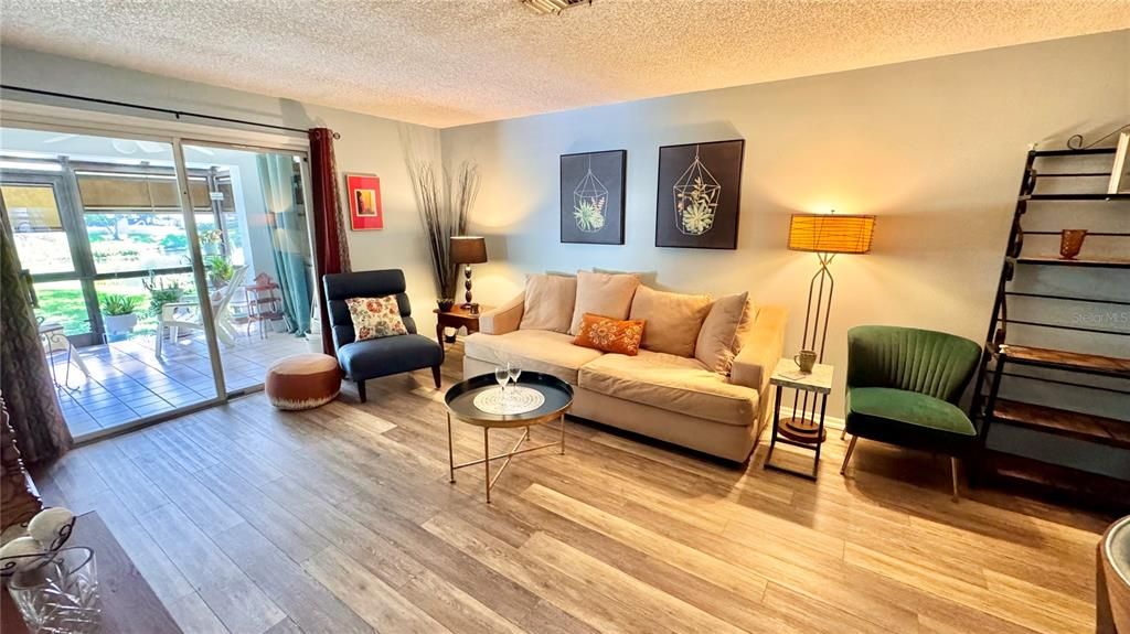 Active With Contract: $199,900 (2 beds, 2 baths, 900 Square Feet)