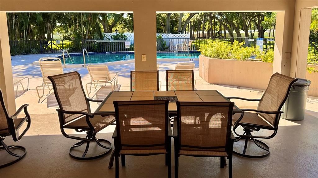 Active With Contract: $199,900 (2 beds, 2 baths, 900 Square Feet)