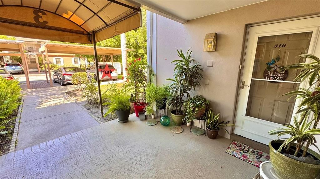 Active With Contract: $199,900 (2 beds, 2 baths, 900 Square Feet)