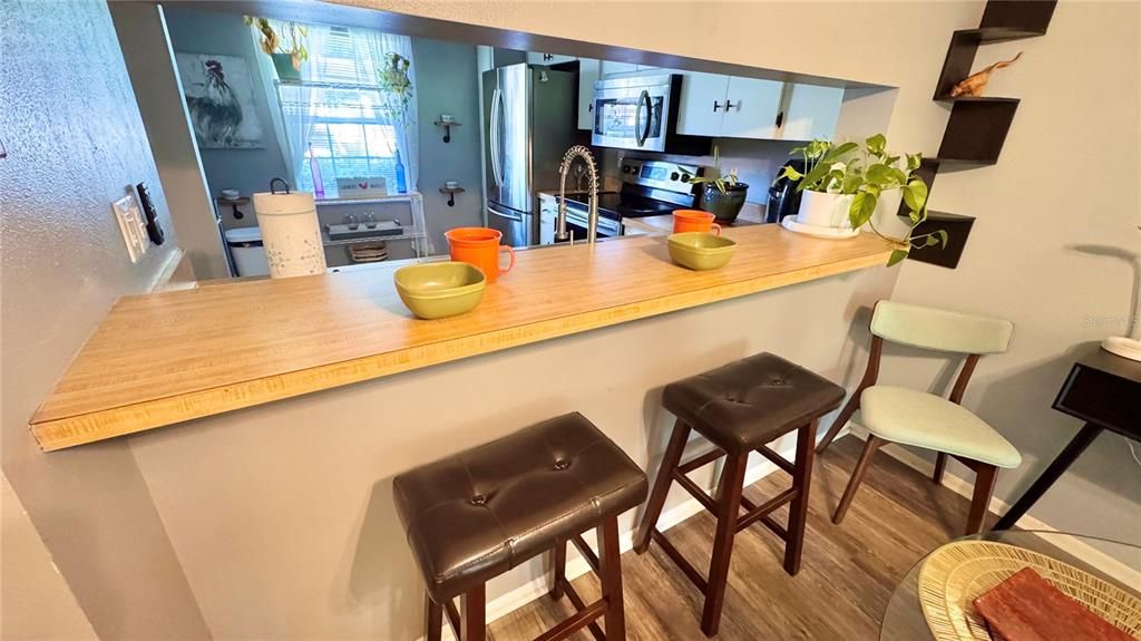 Active With Contract: $199,900 (2 beds, 2 baths, 900 Square Feet)