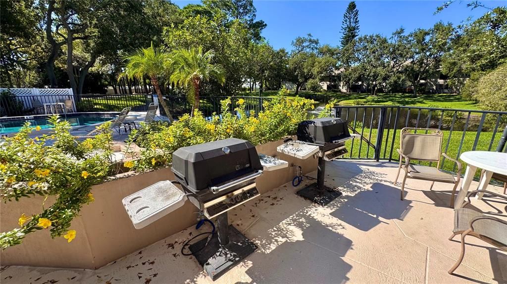 Active With Contract: $199,900 (2 beds, 2 baths, 900 Square Feet)