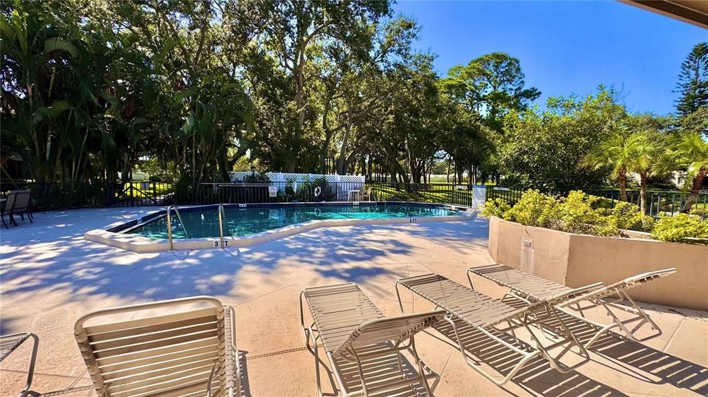 Active With Contract: $199,900 (2 beds, 2 baths, 900 Square Feet)