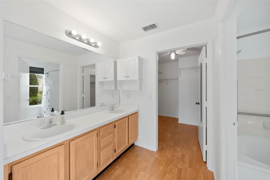 Active With Contract: $295,000 (3 beds, 2 baths, 1690 Square Feet)