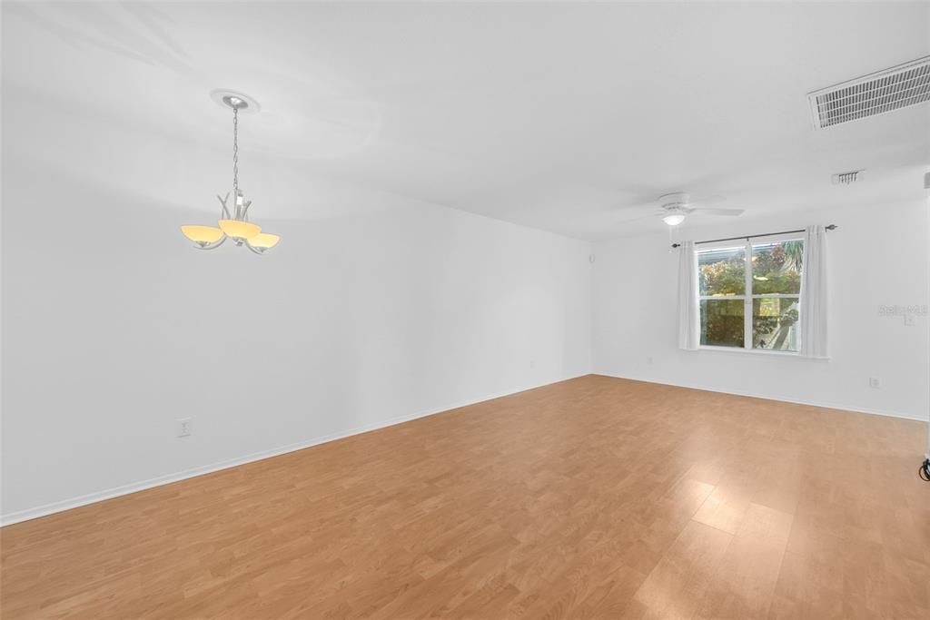 Active With Contract: $295,000 (3 beds, 2 baths, 1690 Square Feet)