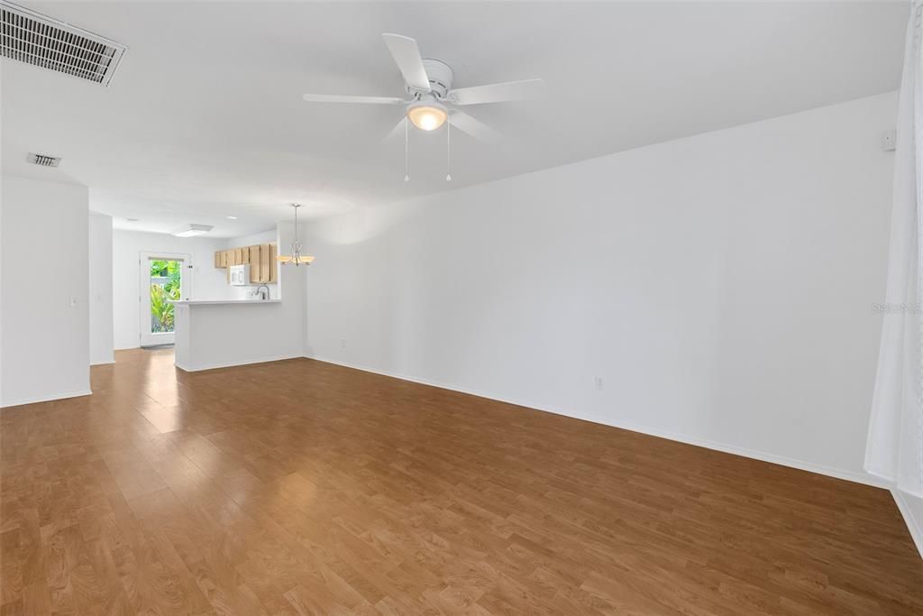 Active With Contract: $295,000 (3 beds, 2 baths, 1690 Square Feet)