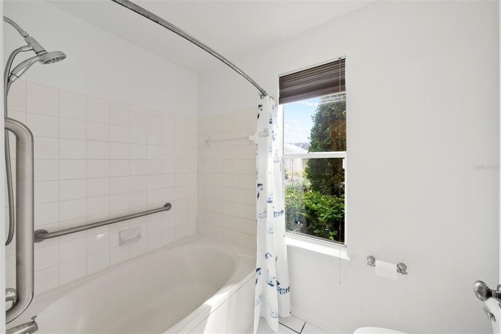 Active With Contract: $295,000 (3 beds, 2 baths, 1690 Square Feet)